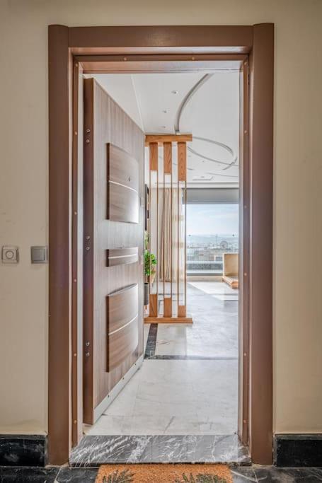 Royale Duplexe Pleine Centre Tanger Apartment Екстериор снимка