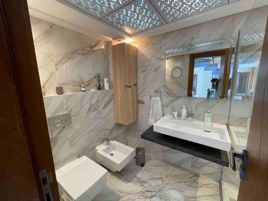Royale Duplexe Pleine Centre Tanger Apartment Екстериор снимка