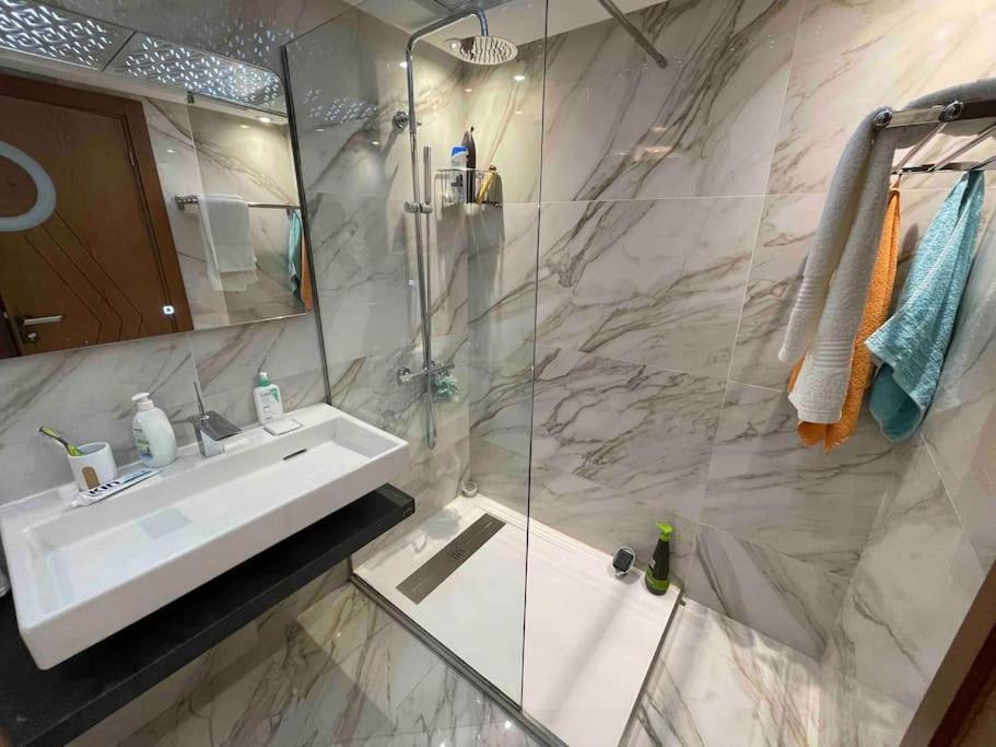 Royale Duplexe Pleine Centre Tanger Apartment Екстериор снимка