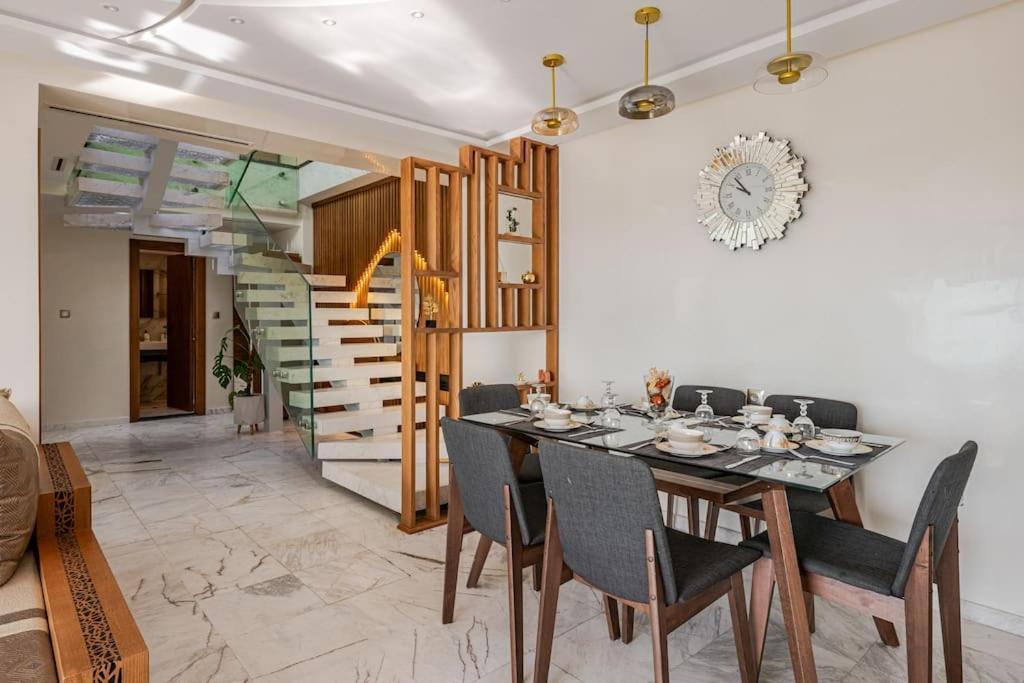 Royale Duplexe Pleine Centre Tanger Apartment Екстериор снимка
