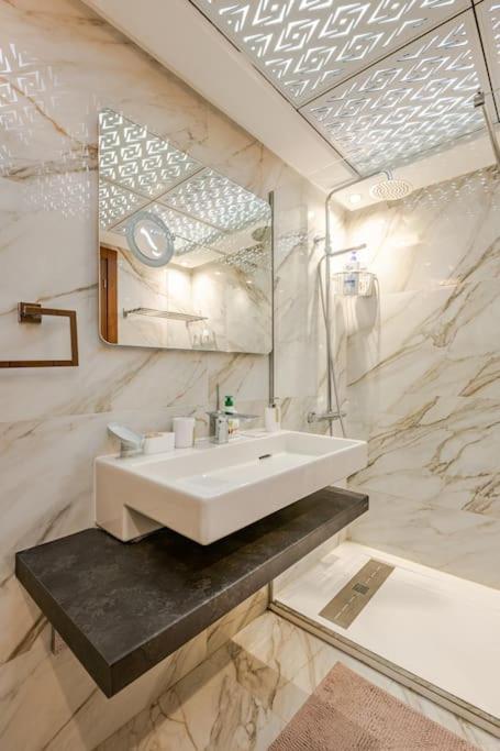 Royale Duplexe Pleine Centre Tanger Apartment Екстериор снимка
