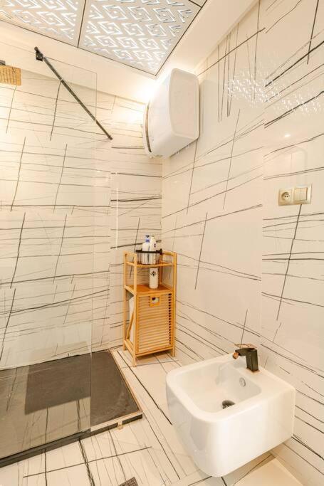 Royale Duplexe Pleine Centre Tanger Apartment Екстериор снимка