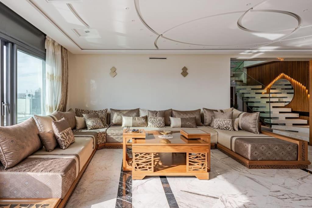 Royale Duplexe Pleine Centre Tanger Apartment Екстериор снимка