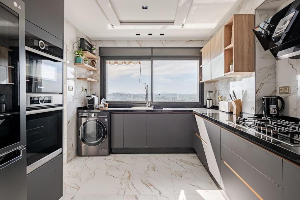 Royale Duplexe Pleine Centre Tanger Apartment Екстериор снимка