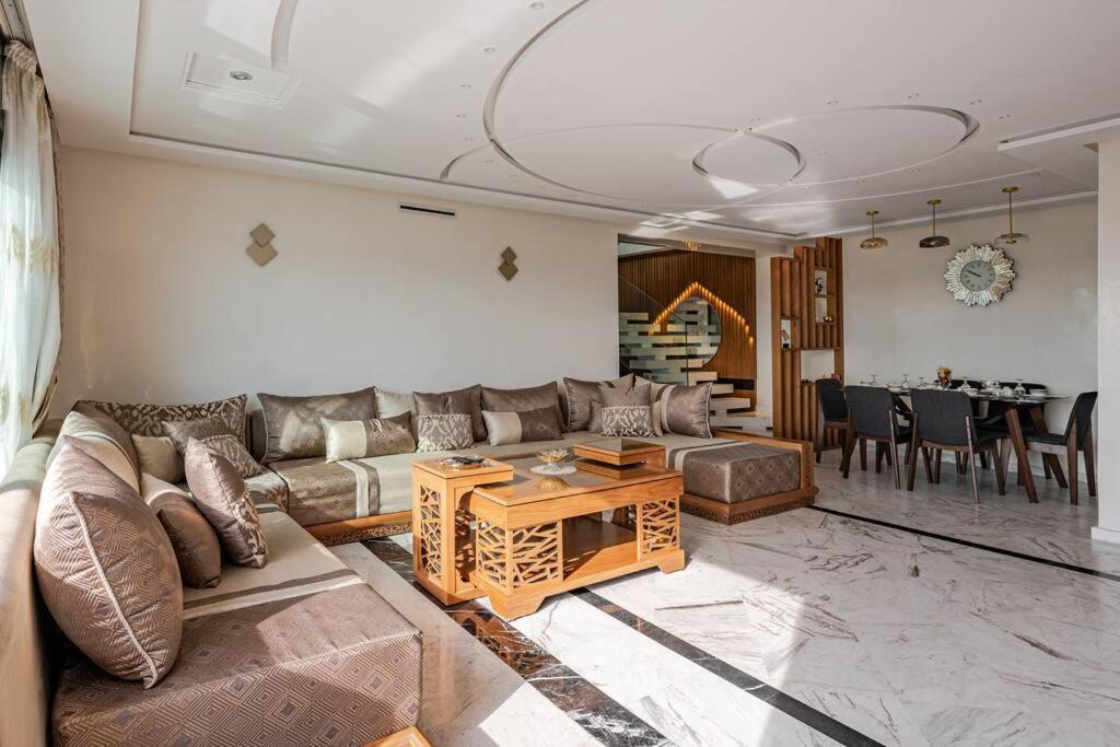 Royale Duplexe Pleine Centre Tanger Apartment Екстериор снимка