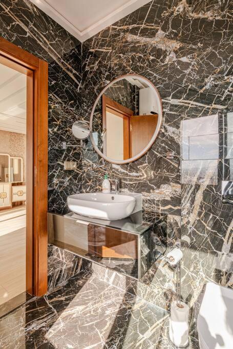 Royale Duplexe Pleine Centre Tanger Apartment Екстериор снимка