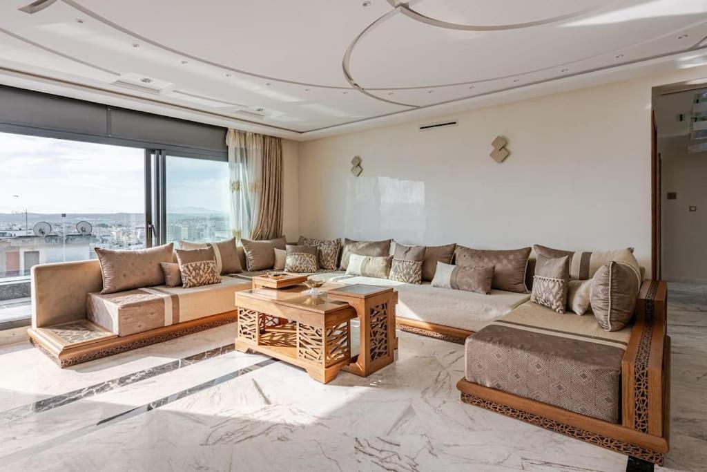 Royale Duplexe Pleine Centre Tanger Apartment Екстериор снимка